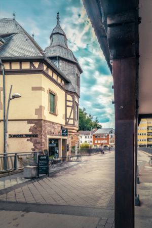 Das Gebäude der ehemaligen Schwanen Apotheke. Heute befindet sich ein Cafe in den Räumen.