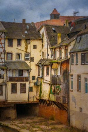 Die Rückansicht der Häuser über der Ellerbach.