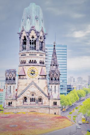 Blick auf die Gedächtniskirche von der Dachterasse des Motel One Upper West.