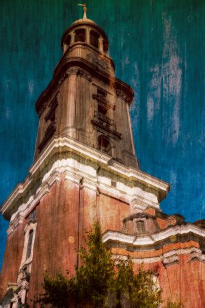 Der  Turm der St. Michaelis Kirche, abstrakt bearbeitet.