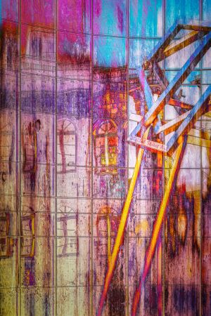 Spiegelungen im Anbau der Stadtbücherei Bad Kreuznach, abstrakt bearbeitet.