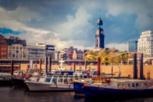 Barkassen im Binnenhafen.